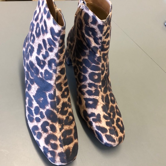 Women boots - Picture 1 of 3